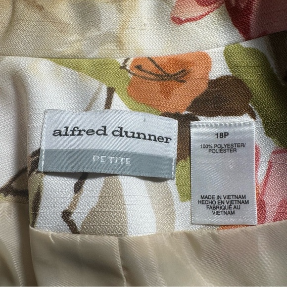 Alfred Dunner Floral Women's Jacket with 3/4 sleeves. Size 18P - Picture 2 of 7